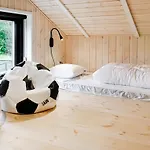 10 Person In * Sæby