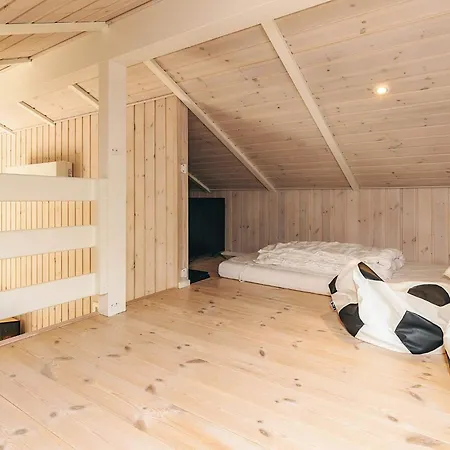 10 Person In * Sæby